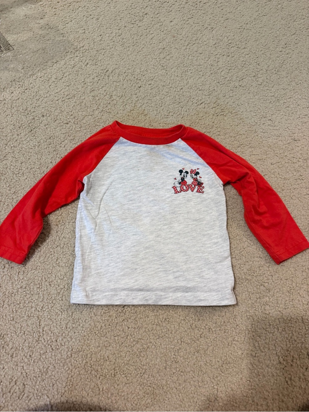 18 M Disney Junior Mickey Mouse Minnie Mouse Love graphic 3/4 Baseball style tee
